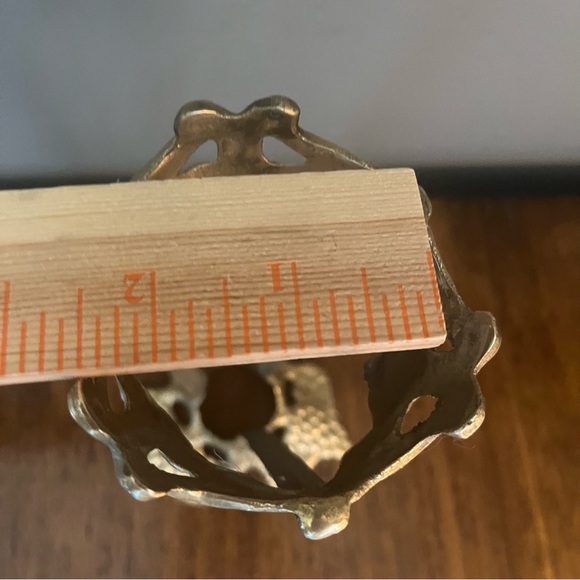 Vintage brass grapevine stand for bowl, vase or wine bottle - Picture 9 of 11